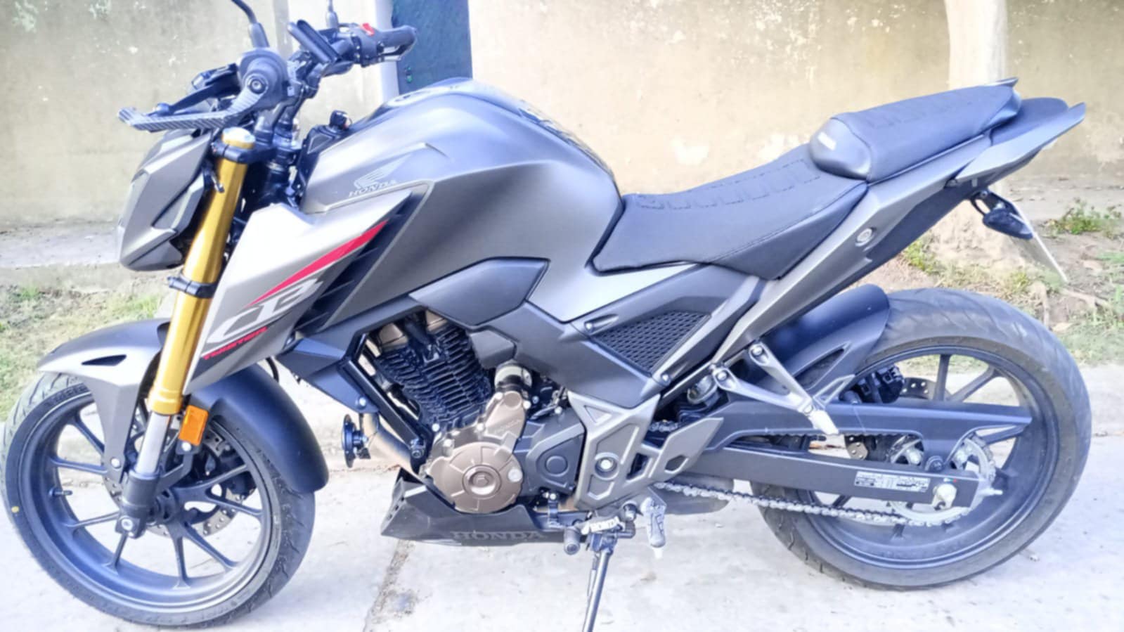 Honda cb 300 f Twister