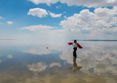 Mannequin between two Skies